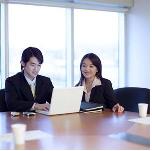 Đừng để rơi vào “tầm ngắm” của vợ sếp