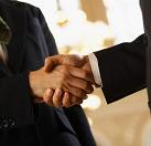  Bắt tay không hề đơn giản