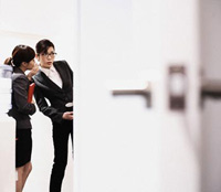 Đồng nghiệp “phá hoại”, phải làm gì?