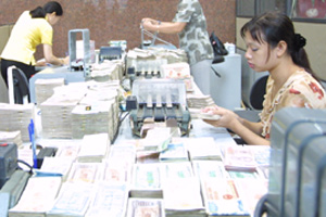 "Chật ví"... tiền thưởng Tết