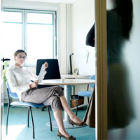 Đối phó với đồng nghiệp “hai mặt”