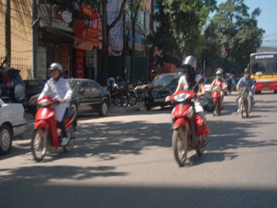 Công sở ngột ngạt vì nắng gắt