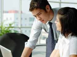  Khi vợ chồng làm cùng cơ quan